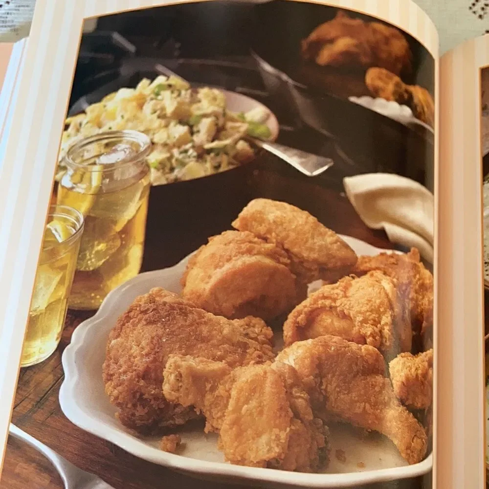 PAULA DEEN’S Southern Cooking Bible New Classic